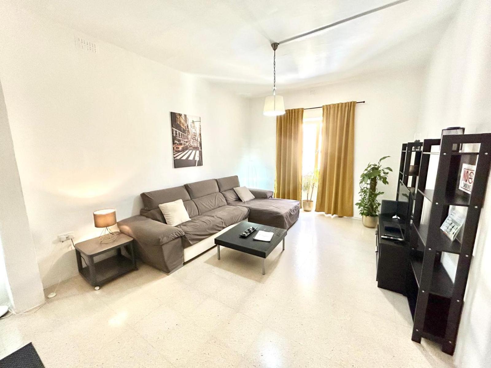 St Julians - Balluta Bay Large 3 Bedroom Apartment Sliema Exterior photo